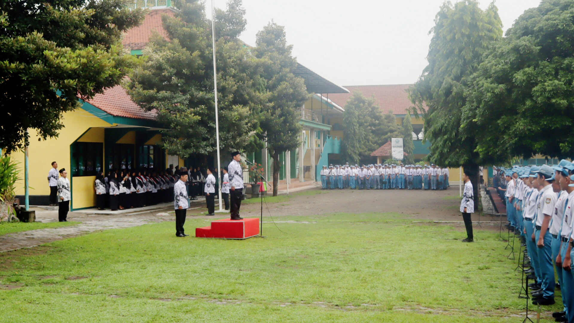 Gambar 🏫✨ Peringatan Hari Guru Nasional 2025 di SMA Negeri 6 Kota Kediri - Guru Memberi Teladan Melalui Keteladanan, Bukan Sekadar Kata